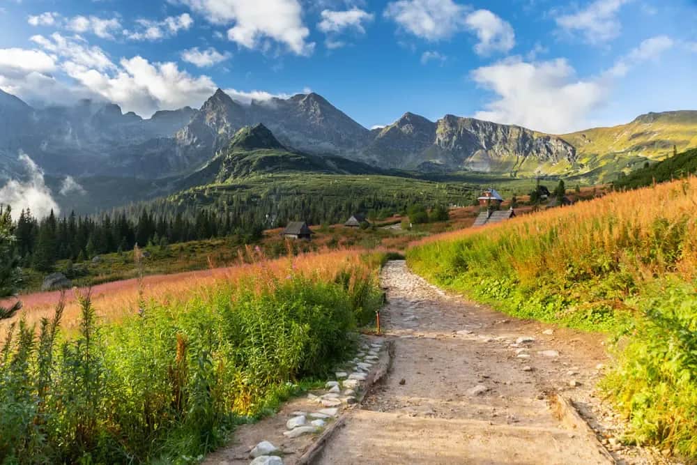 Ciekawe Szlaki w Tatrach: Najlepsze Trasy do Wędrówek