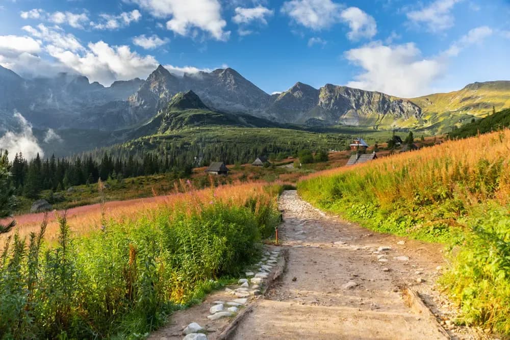 Ciekawe Szlaki w Tatrach: Najlepsze Trasy do Wędrówek