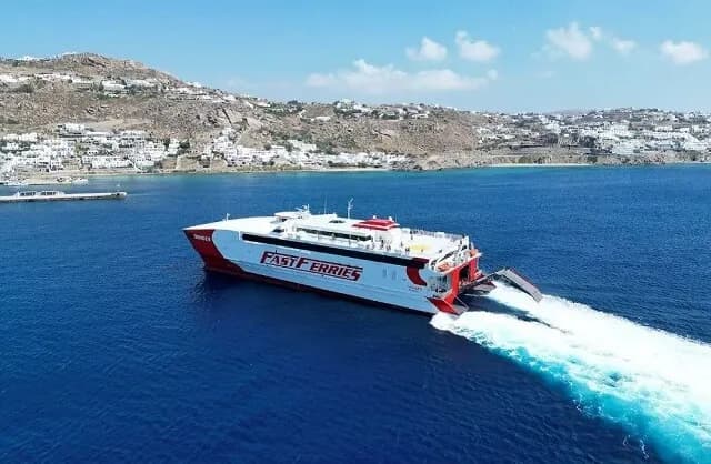 Ile trwa rejs z Krety na Santorini? Czas, typy promów i porady podróżnicze